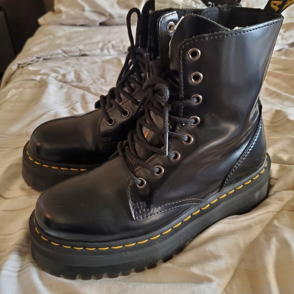 Doc Martens - Picture 3 of 4